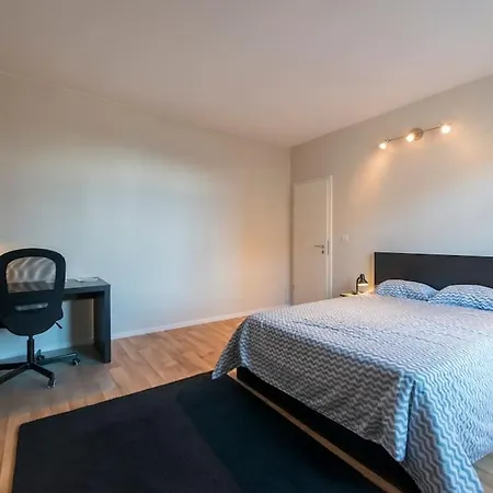 4 A Apartment *